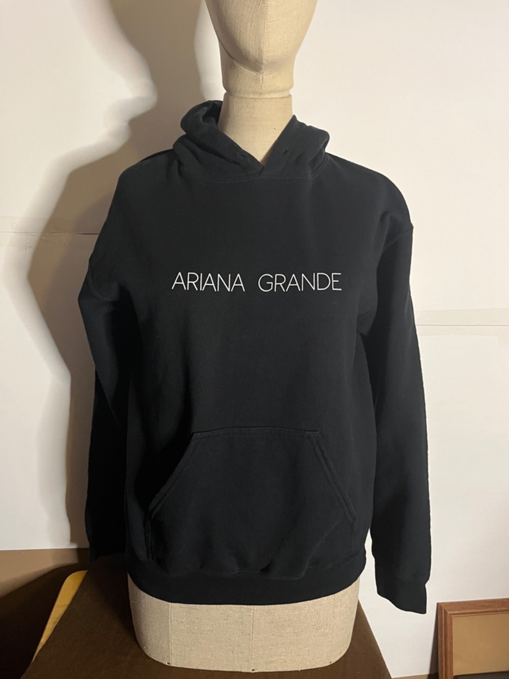 😄Ariana Grande hooded sweatshirt graphic black
